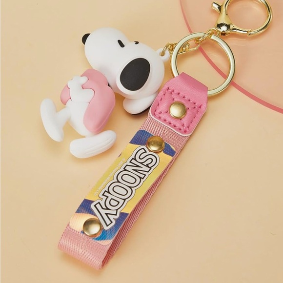 {NWT} Peanuts Snoopy Keychain with Pink and White Accents - Picture 4 of 6